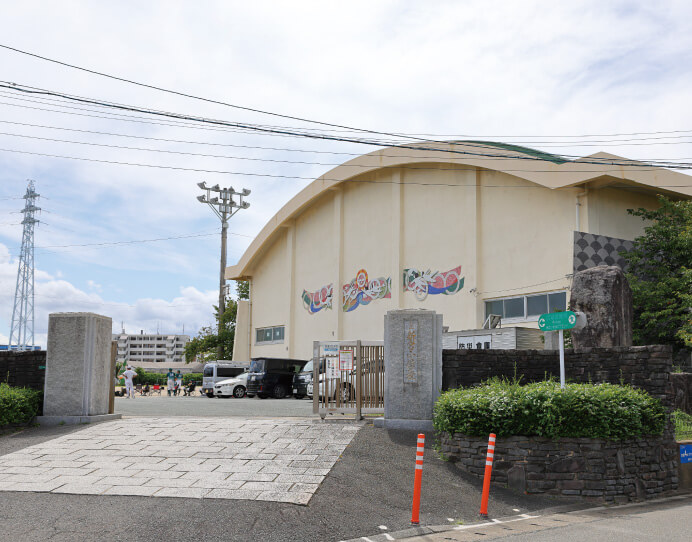 新宮小学校/徒歩 約7分(約520m)
